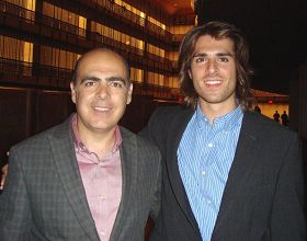 '瑞士知名豪华手表品牌帝后表（Delaneau）驻美国的公司总裁罗伯特·克里斯特波（Roberto Cristobal）（左）'