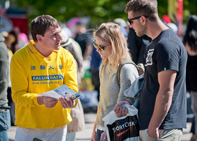 Image for article Germany: Visitors at “Hessentag” Festival Learn about Falun Gong