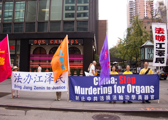 Image for article New York: Chinese Premier Encounters Protests Calling to Bring Former Communist Party Head to Justice